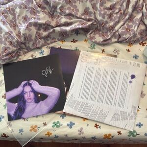 Olivia Rodrigo GUTS Vinyl with Signed Picture